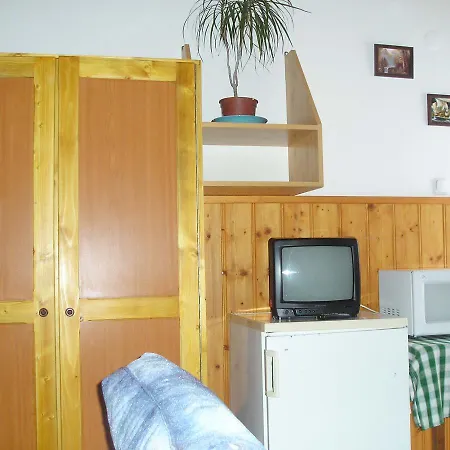 Valaszt6 Panzio Bed and Breakfast *